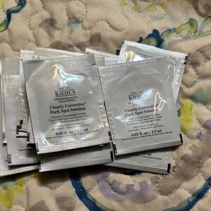 Kiehl's Clearly Corrective Dark Spot Solution - Silver Sachets. Seventeen
